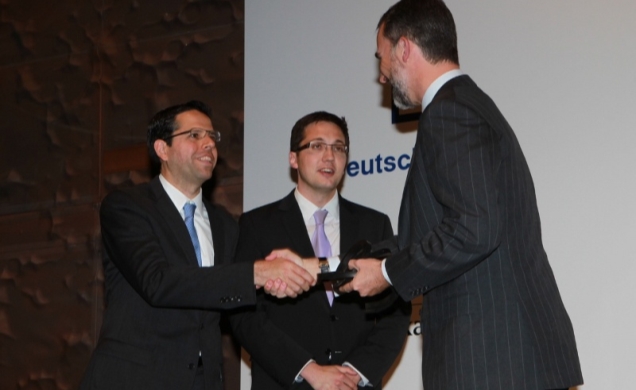 Su Alteza Real el Príncipe de Asturias entrega el Premio Jaime Fernández de Araoz a Francisco Pérez González